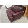 Image 2 : Leather/Leather Style Couch 