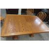 Image 3 : Oak Table 30'' x 42'' x 60'' , 15'' Leaf & 4 Chairs 
