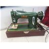Image 2 : Lada Sewing Machine With Bobbins and Extra Changeable Feet