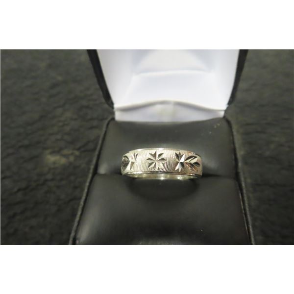 10k White Gold Size 8 1/2 Ring 3.8grams 