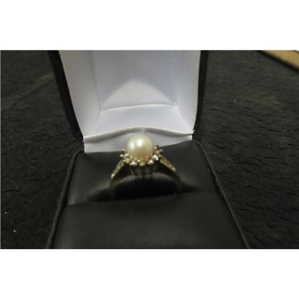 10k Gold, Diamond & Pearl Size 7 Ring 3.5grams