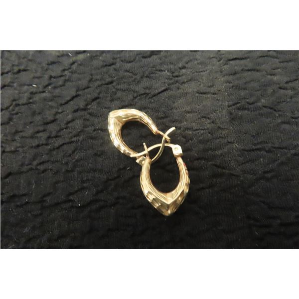 10k Gold Earrings 0.9grams 