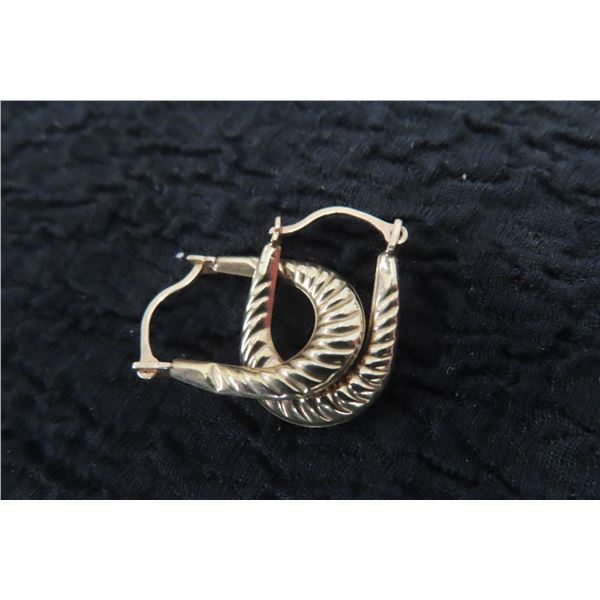 10k Gold Earrings 0.43grams 