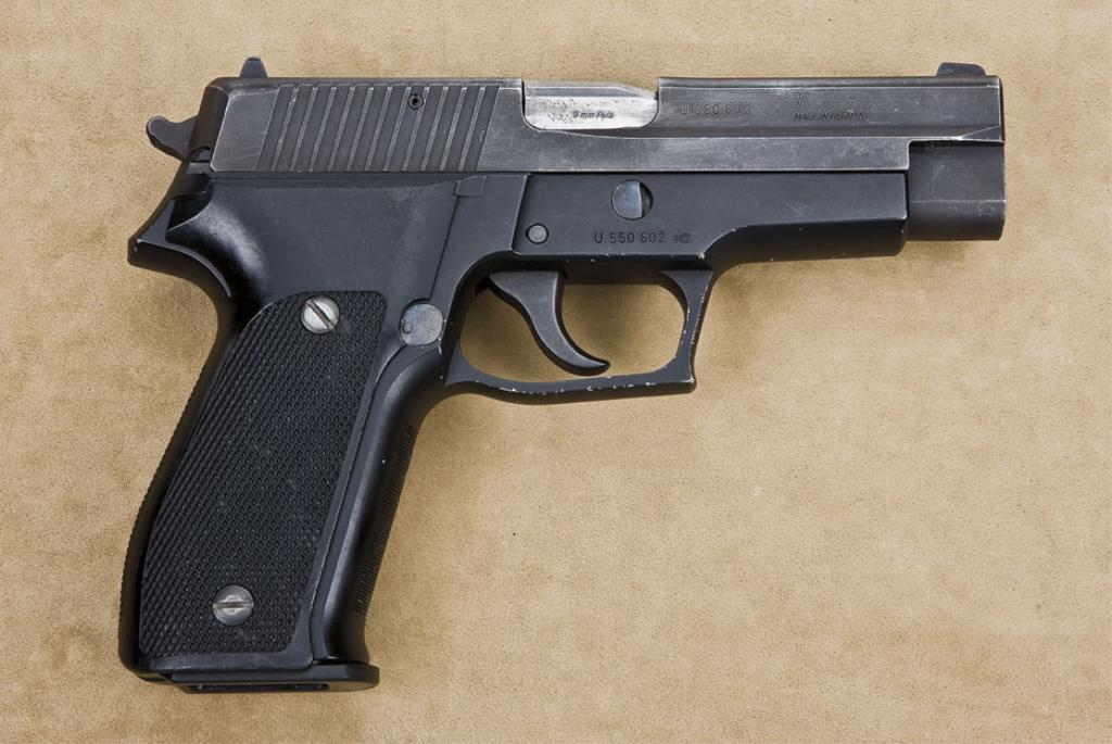 THE SOPRANOS Tony Soprano s Sig Sauer 226 Pistol Used To Shoot Big THE SOPRANOS Tony Soprano s Sig Sauer 226 Pistol Used To Shoot Big