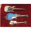 Image 8 : Lot of 4 Replica Guitars with Display Stands