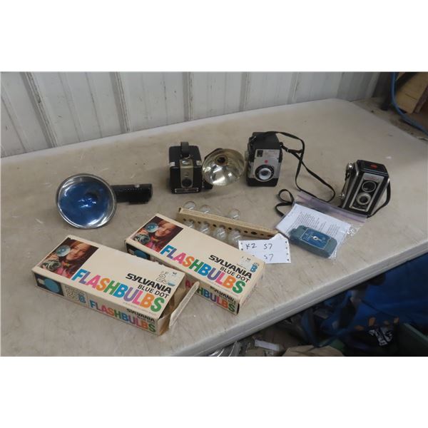 Vintage Camera Kodak Duaflex II; with Flash Bulbs