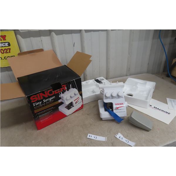 Singer Tiny Serger Machine