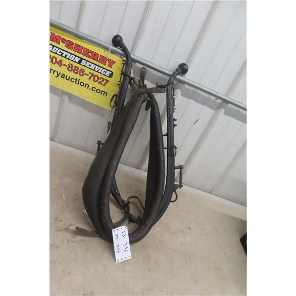 Horse Collar + Set Hames