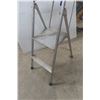 Image 3 : 2 Step Stepladder, Aluminum