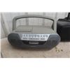 Image 5 : 2 Radio/CD Players + Portable Fridge