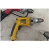 Image 4 : 5 Power Tools: Bosch Hammer Drill; 4x 1/2" Drills (Milwaukee, DeWalt & Bosch)