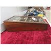 Image 3 : Antique  Counter Display Case With Violin And Fiddle Parts, 13 1/2" x 21" x 6 1/2"