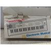 Image 8 : Vintage Realistic Concertmate Keyboard.