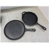 Image 2 : 2 Cast Iron Fry Pans And A Pampered Chef Rockcrok With Lid.