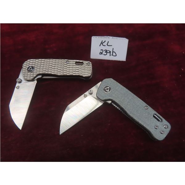 2 QSP Penguin Mini Folders: 2-Tone Sheepsfoot; Denim Blue Micarta & Grey Jigged Titanium (M390)