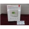 Image 1 : Honeywell Programmable Thermostat - New or Store Return