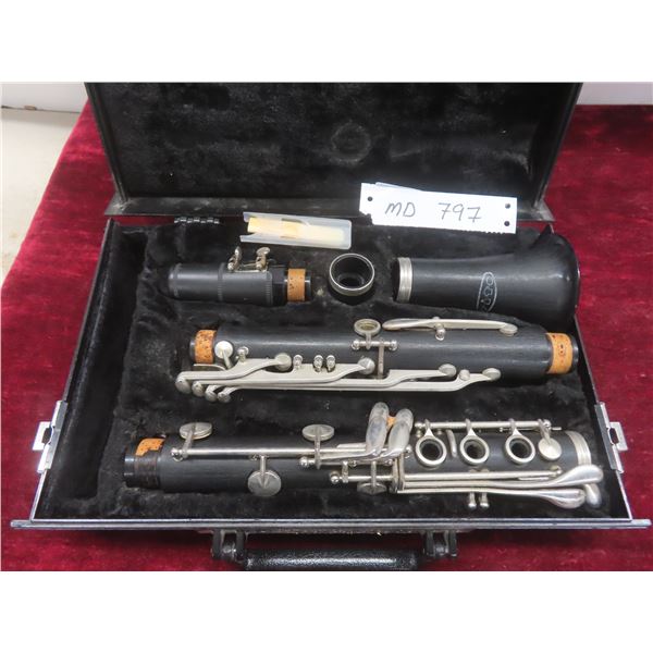 Vito Clarinet With Hard Case.