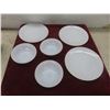 Image 4 : 8 Fondue Plates And 7 Pieces Of Milk Glass - Including 3 Plates, Bowls, And A Serving Bowl.