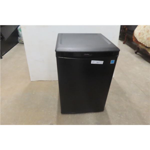 Danby Bar Fridge 27'' x 18'' x 18'' 