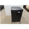Image 1 : Danby Bar Fridge 27'' x 18'' x 18'' 