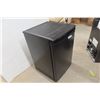 Image 2 : Danby Bar Fridge 27'' x 18'' x 18'' 