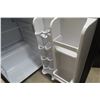 Image 4 : Danby Bar Fridge 27'' x 18'' x 18'' 