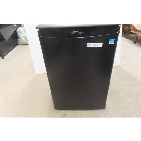 Danby Bar Fridge 27'' x 18'' x 18'' 