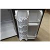 Image 4 : Danby Bar Fridge 27'' x 18'' x 18'' 