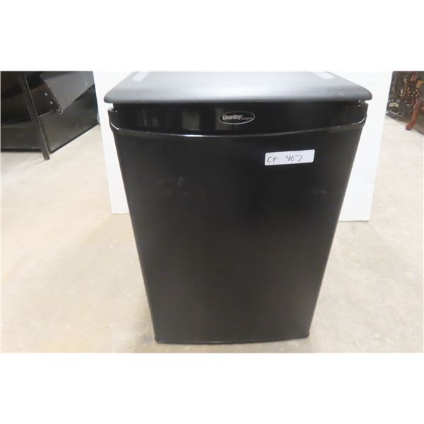 Danby Bar Fridge 27'' x 18'' x 18'' 