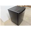 Image 2 : Danby Bar Fridge 27'' x 18'' x 18'' 