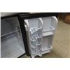 Image 4 : Danby Bar Fridge 27'' x 18'' x 18'' 