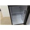 Image 5 : Danby Bar Fridge 27'' x 18'' x 18'' 
