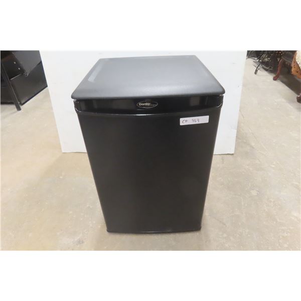 Danby Bar Fridge 27'' x 18'' x 18'' 