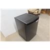 Image 3 : Danby Bar Fridge 27'' x 18'' x 18'' 