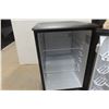 Image 5 : Danby Bar Fridge 27'' x 18'' x 18'' 