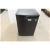 Image 1 : Danby Bar Fridge 27'' x 18'' x 18'' 
