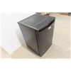 Image 3 : Danby Bar Fridge 27'' x 18'' x 18'' 