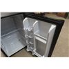Image 4 : Danby Bar Fridge 27'' x 18'' x 18'' 