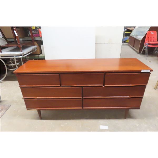 Dresser 7 Drawers 30'' x 17'' x 60'' 
