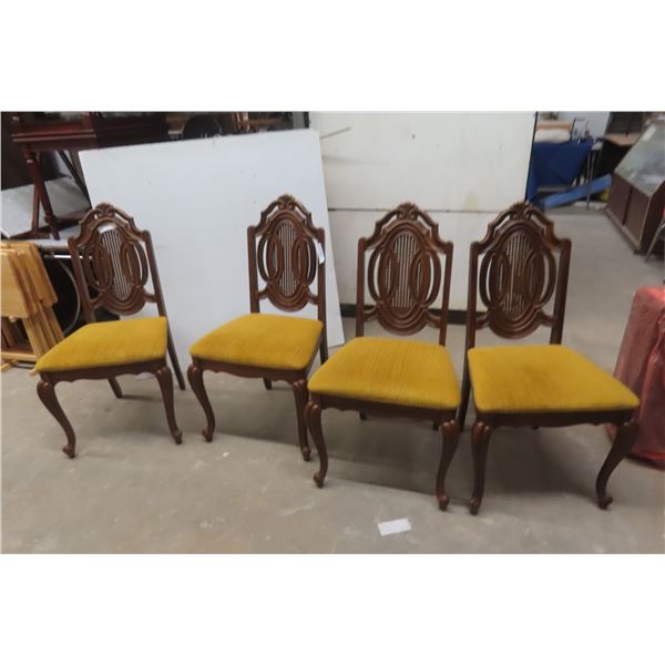 4 Matching Dining Room Chairs 
