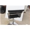 Image 5 : Bar Stool Swivel/Adjustable