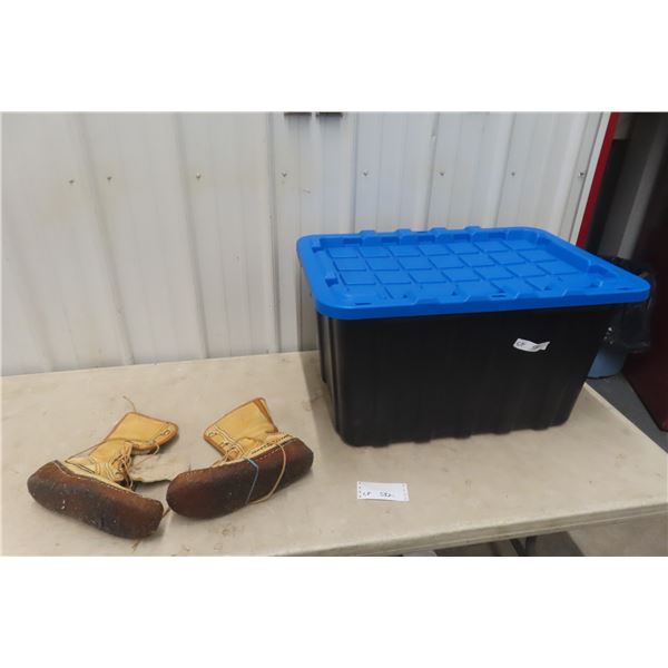 Leather Winter Boots Approximately Size 11 with a Good Storage Tub 