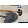 Image 4 : 4 Hand Yard Tools: Spade, Edger, Garden Claw, Good Axe 