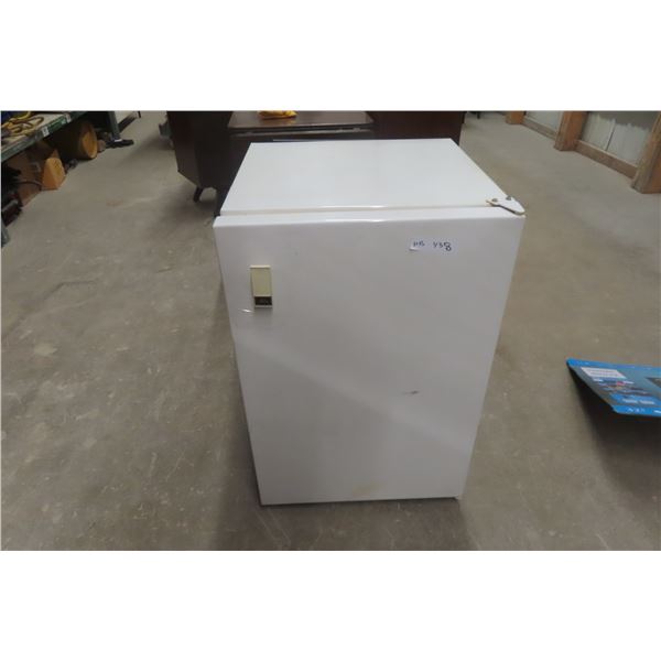 Eatons Viking Fridge 33'' x 20'' x 22'' 