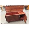Image 1 : Cedar Chest 27'' x 51'' x 18'' 