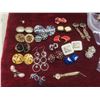 Image 4 : Assortment of Vintage Fashion Jewellery Including Bracelets, Earrings, and Necklaces, and More