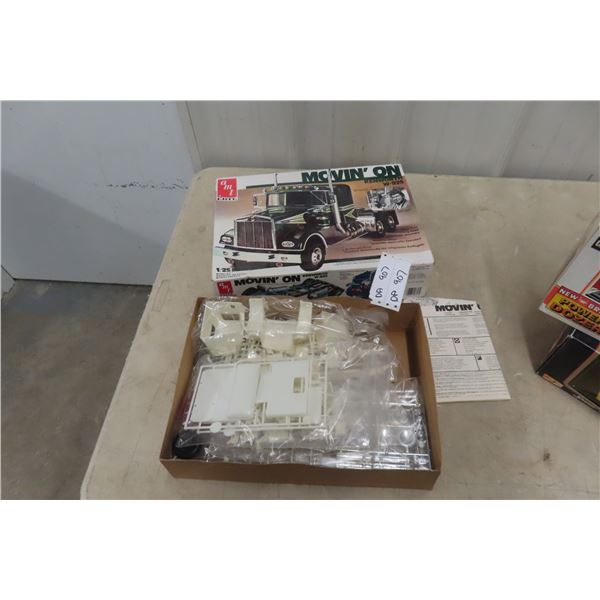 Ertl AMT Kenworth W-925 1:25 Scale Model Kit 