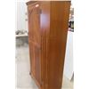 Image 7 : Antique Oak Wardrobe Cabinet 72'' x 39'' x 18'' 
