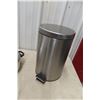 Image 2 : Whistle Kettle, Stainless Steel Garbage Can, Stainless Steel