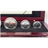 Image 8 : RCM 2003 Silver Maple Leaf Hologram Set (COA #12547) - 1 Ounce (99.99%) - 1/2 Ounce (99.99%) - 1/4 O